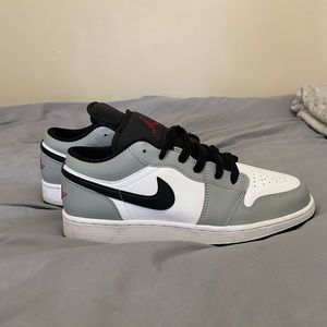 Jordan 1 Low light smoke grey